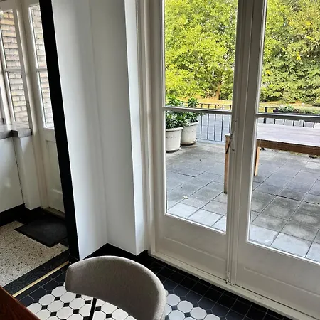 Spacious With Roof Terrace And Balcony