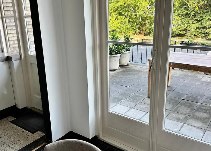 Spacious With Roof Terrace And Balcony