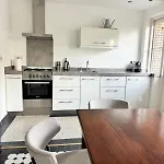 Apartamento Spacious With Roof Terrace And Balcony