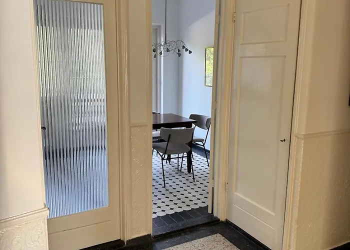 Spacious With Roof Terrace And Balcony Άρνεμ